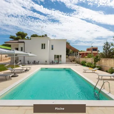 Tempi Nuovi Pool & - Salento Selection